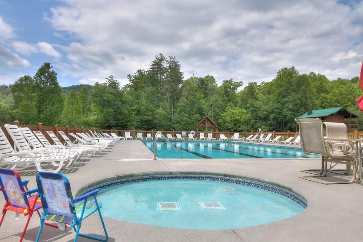 Gorgeous View. Hot Tub. Privacy. Fireplace. Pool & Fishing Access! Sevierville Exterior photo