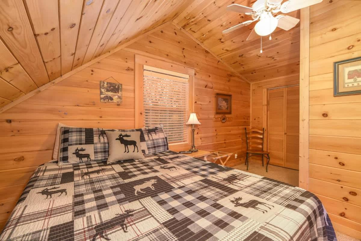 Gorgeous View. Hot Tub. Privacy. Fireplace. Pool & Fishing Access! Sevierville Exterior photo