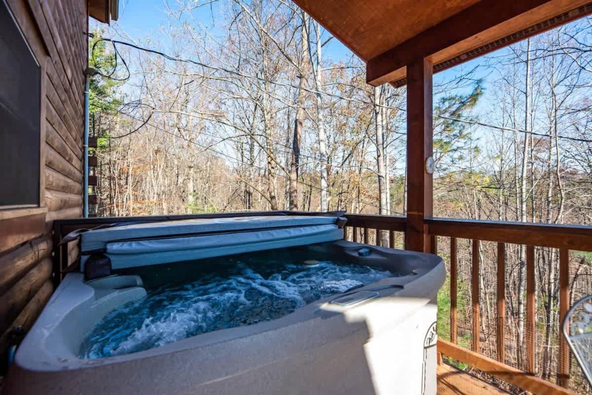 Gorgeous View. Hot Tub. Privacy. Fireplace. Pool & Fishing Access! Sevierville Exterior photo