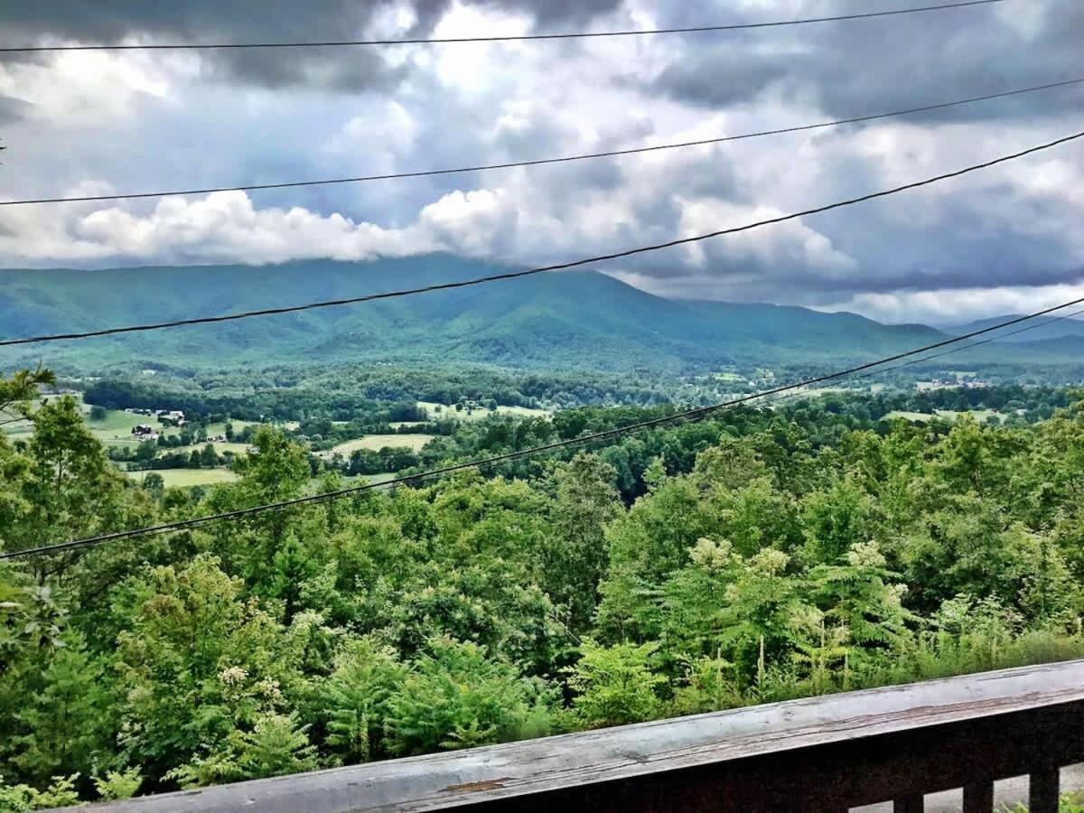 Gorgeous View. Hot Tub. Privacy. Fireplace. Pool & Fishing Access! Sevierville Exterior photo