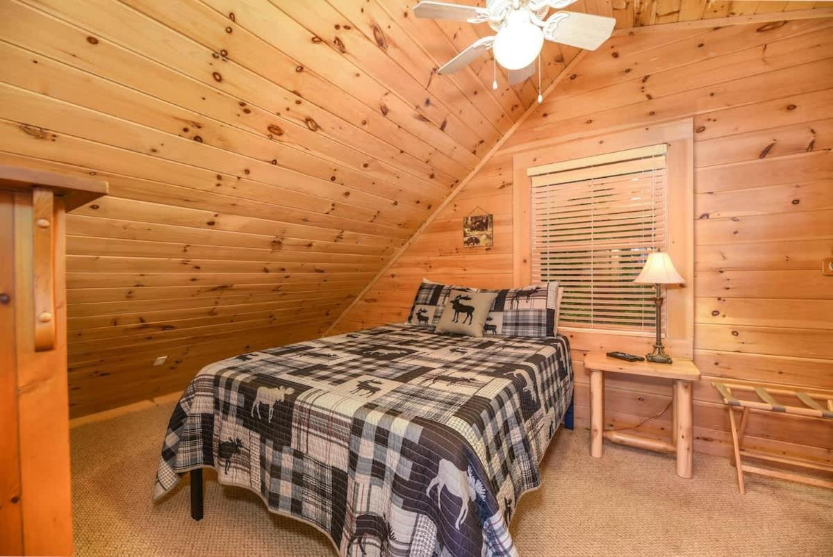 Gorgeous View. Hot Tub. Privacy. Fireplace. Pool & Fishing Access! Sevierville Exterior photo