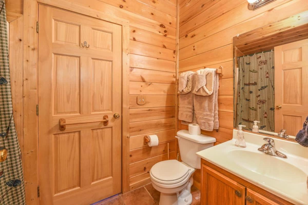 Gorgeous View. Hot Tub. Privacy. Fireplace. Pool & Fishing Access! Sevierville Exterior photo