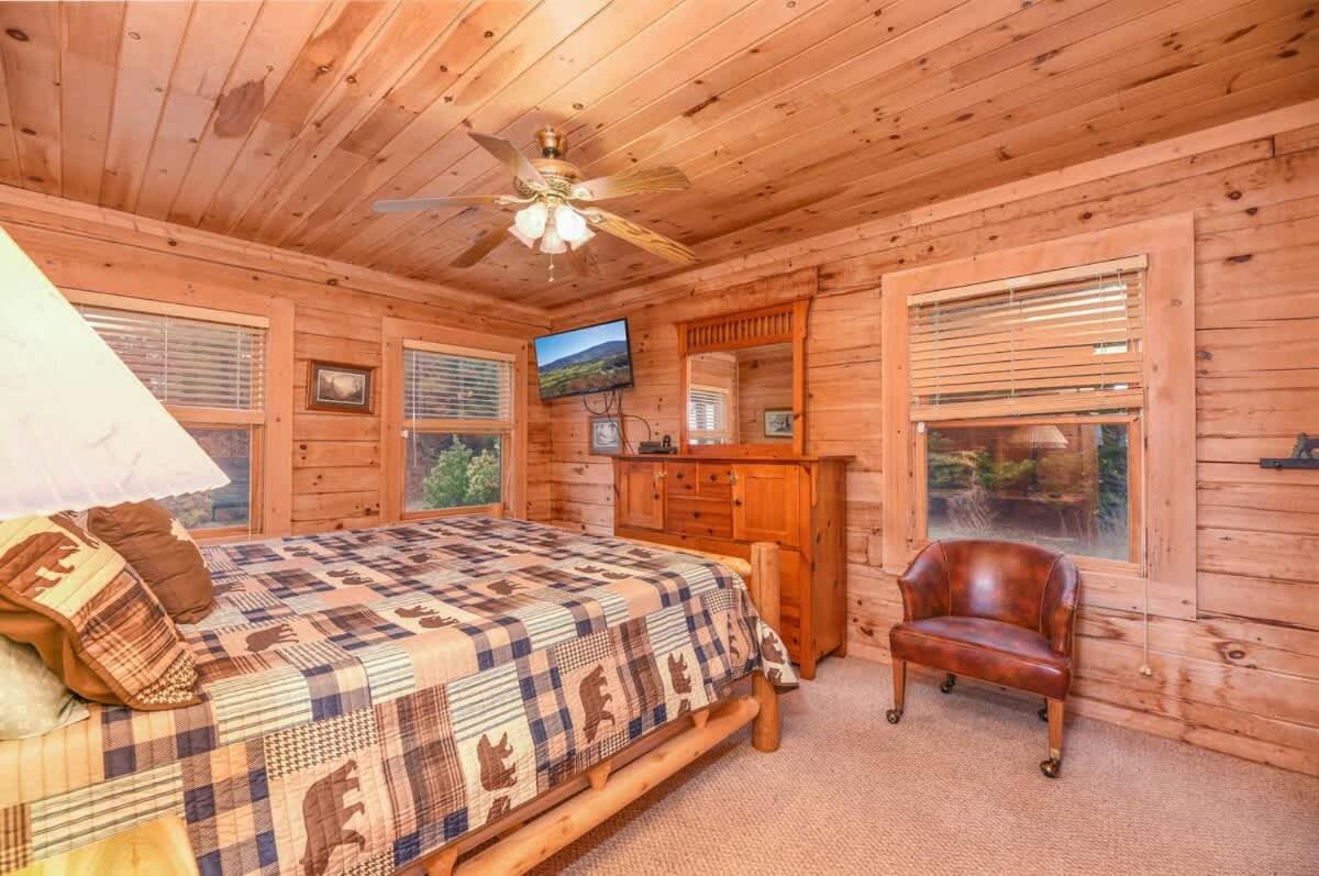 Gorgeous View. Hot Tub. Privacy. Fireplace. Pool & Fishing Access! Sevierville Exterior photo