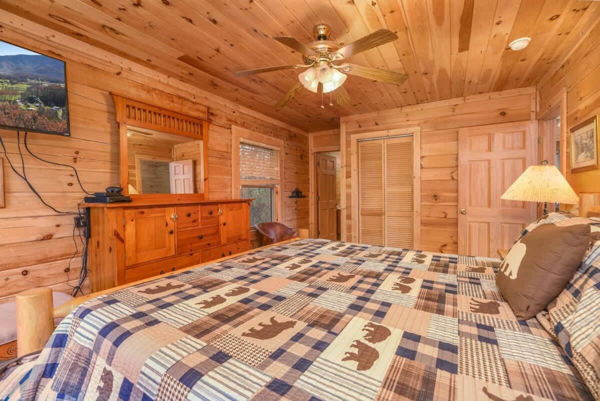 Gorgeous View. Hot Tub. Privacy. Fireplace. Pool & Fishing Access! Sevierville Exterior photo
