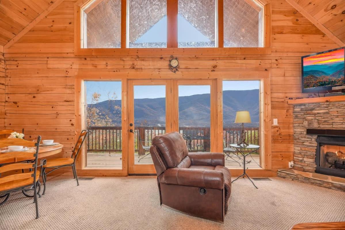 Gorgeous View. Hot Tub. Privacy. Fireplace. Pool & Fishing Access! Sevierville Exterior photo