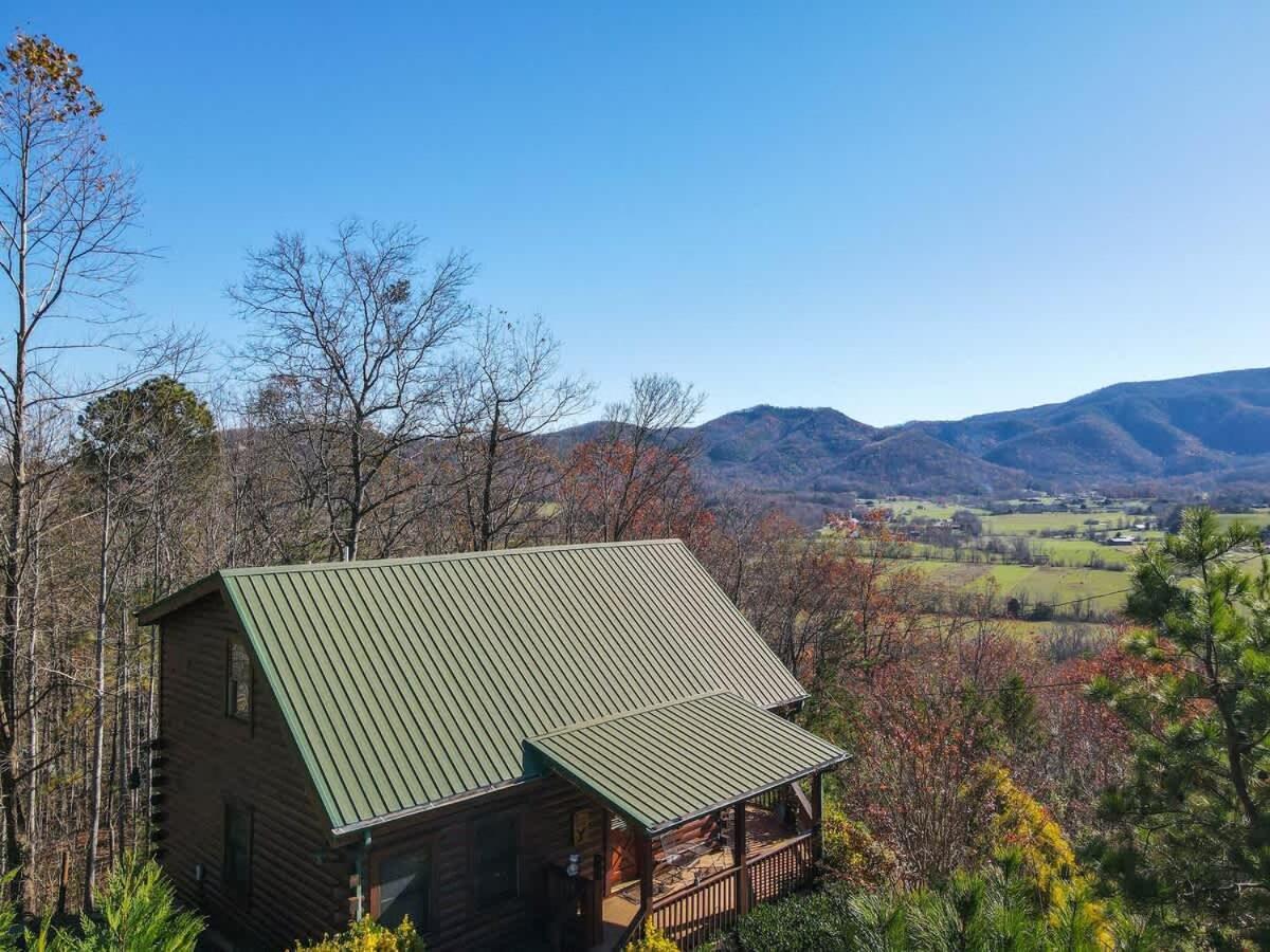 Gorgeous View. Hot Tub. Privacy. Fireplace. Pool & Fishing Access! Sevierville Exterior photo